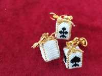 4月29日，可在家做的兼職手工活，想接正規(guī)廠家手工項(xiàng)目,開(kāi)飾品加工廠，在手工之家，多總結(jié)、認(rèn)真做、多掙錢，圖為飾品類串珠純手工產(chǎn)品剪影