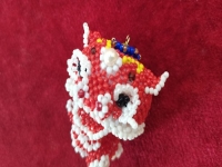 7月25日，在家可以做的工作，拿回家做的手工項目，做手工傳承官，與手工之家合作，因為看好這里、相信這里，圖為串珠米珠繡純手工產(chǎn)品剪影