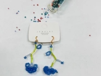 8月29日，手工活兼職招聘信息，在家做串珠手工項(xiàng)目掙錢(qián)，做手工傳承官，在手工之家，要多掙錢(qián)，每一種合作都需要認(rèn)真對(duì)待，圖為串珠米珠繡純手工產(chǎn)品剪影