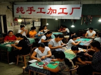 不往城里跑，在村里小成本創(chuàng)業(yè)，陪著家人開手工加工廠是個(gè)好機(jī)會(huì)