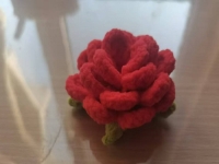 4月12日，手工外發(fā)加工可靠嗎？居家小成本創(chuàng)業(yè)開(kāi)手工加工廠，微創(chuàng)業(yè)做家庭手工工作室，手工之家的純手工，城市農(nóng)村都能做，圖為鉤織純手工產(chǎn)品剪影