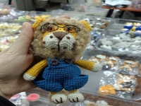 1月18日， 外發(fā)手工接單平臺，手工兼職副業(yè)創(chuàng)業(yè)，開手工加工廠或做手工工作室低成本創(chuàng)業(yè)，在手工之家，多種業(yè)務都掙錢，圖為鉤織純手工產品剪影