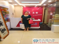 山西長治正規(guī)手工活兼職外發(fā)加工日結(jié)工資，申女士在家做手工活串珠