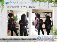 內(nèi)蒙古赤峰馬女士把交保險(xiǎn)錢用來(lái)預(yù)約手工活村代理，花錢不如賺錢好