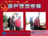 因帶領(lǐng)村民做手工活致富，被競(jìng)選為村長，山東濰坊市楊女士的手工活創(chuàng)業(yè)故事