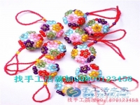城里的人鄉(xiāng)下的人，都愛串珠繡 業(yè)余兼職手工活賺錢增收，在家賺錢的手工活