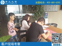 8月30日，拿回家做的手工活掙錢嗎?大家都說(shuō)這個(gè)有藝術(shù)含量的手工活能掙。手工之家接待考察合作加工客戶剪影