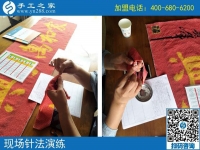 自從做手工活兼職后，黑龍江牡丹江市劉大姐再也不用出去擺攤