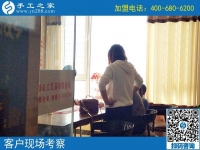在家坐著數(shù)錢不是夢！河南新鄉(xiāng)陳女士做手工活實現(xiàn)居家就業(yè)