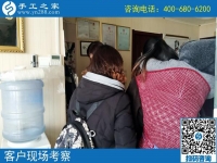 3月24日，這個(gè)可以寄到家做的手工活當(dāng)創(chuàng)業(yè)好項(xiàng)目怎么樣？這些細(xì)節(jié)表示沒(méi)問(wèn)題。手工之家接待考察加工客戶(hù)剪影