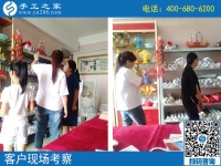 8月1日，拿回家做的手工活，大家都選擇勵(lì)志珠珠繡，手工之家接待考察加工客戶剪影