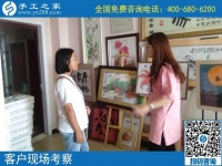 可以在家做的簡單手工活，這位女士選擇手工之家串珠繡