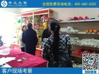 考察勵志珠平面珠繡外發(fā)手工活，四川客戶不遠(yuǎn)千里來到手工之家