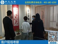 燈光下晶瑩美麗，勵(lì)志珠珠繡是在家做手工活掙錢的人