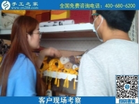 8月23日，這個(gè)純手工活外發(fā)加工項(xiàng)目也能做代理，很多人在這里實(shí)現(xiàn)了就業(yè)創(chuàng)業(yè)夢(mèng)想，手工之家接待考察加工客戶剪影