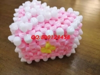 1月4日，想接正規(guī)廠家的手工活，做手工之家的珠繡串珠外發(fā)手工活，要對這里的產品了解，圖為勵志珠珠繡串珠產品實拍