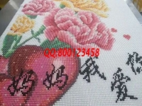 9月27日，可以寄到家做的手工活，足不出戶在家掙錢的好選擇，就選正規(guī)廠家手工之家，圖為勵(lì)志珠珠繡成品細(xì)節(jié)實(shí)拍