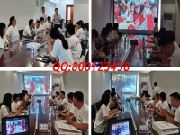 10月11日，想接正規(guī)廠家的手工活，找拿回家做的手工活，看好這兩點，可以放心選擇了，圖為手工之家優(yōu)秀繡娘往期培訓會剪影