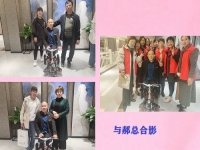 10月14日，手工活拿回家做，想接正規(guī)廠家的手工活，選擇非遺項目勵志珠珠繡的人很多，圖為手工之家歷次優(yōu)秀繡娘培訓會部分參訓人員與郝總合影